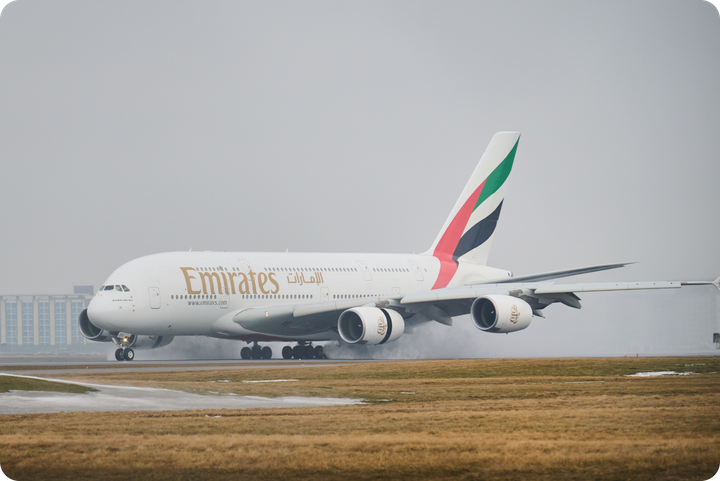 Взрывы и пожар у аэропорта Дубая, «папин капитал» в России и победители премии «Оскар». Что нового к утру 16 марта